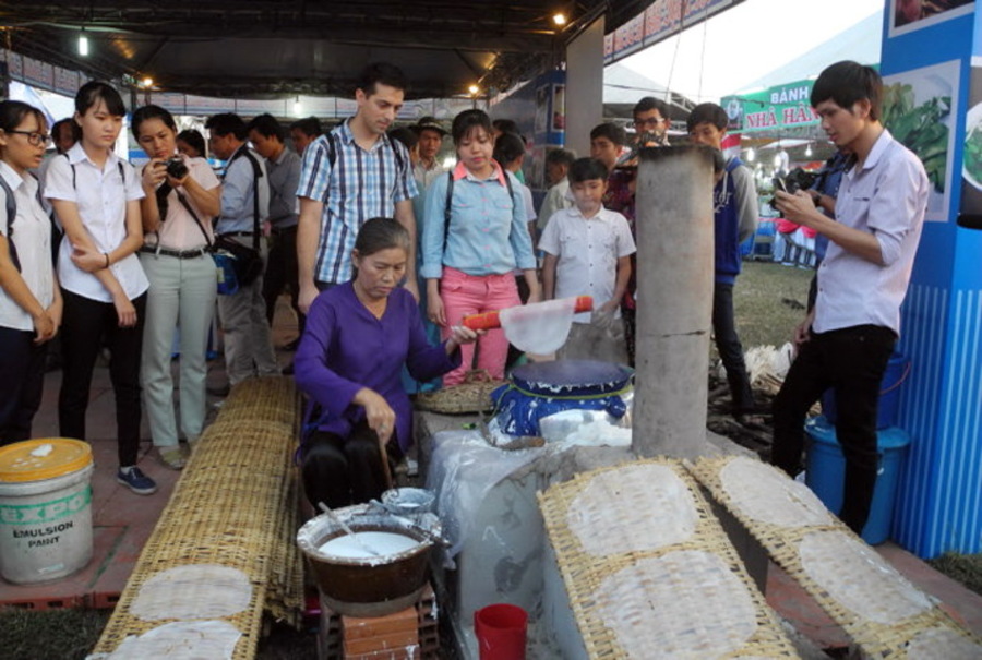 le-hoi-banh-trang-phoi-suong-trang-bang-o-tay-ninh