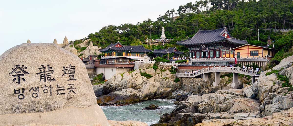 Things-to-do-in-Busan-South-Korea-Haedong-Yonggungsa-Water-Temple